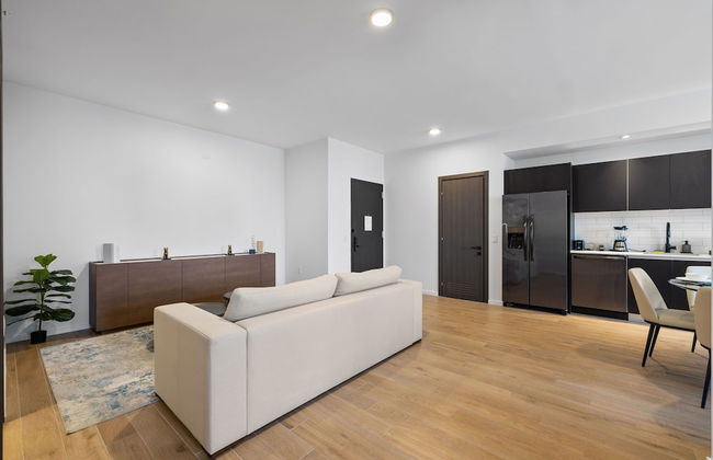 Luxurious Condo Downtown Miami Heart - Photo 21