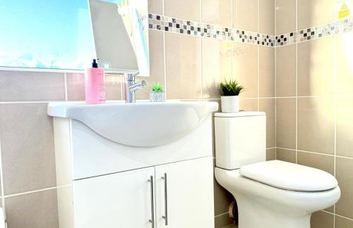 3-Bedroom spacious House, Private garden, Prime location, WiFi, Netflix - Foto 22