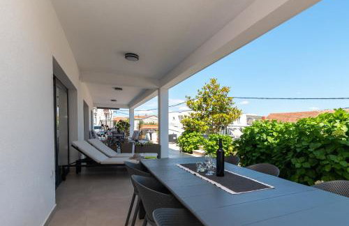 Maca Apartments & Suites with Heated pool near beach 50m - Foto 49