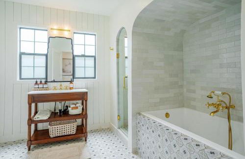 Designer 2 bed near Universal sleeps 8 hot tub - Foto 27