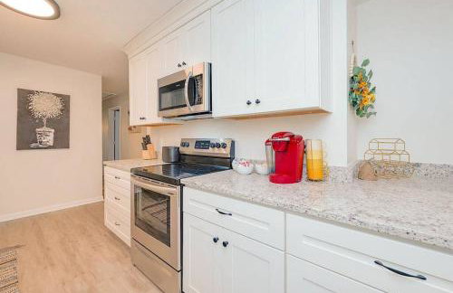 Next to CNU New Listing with Beautiful Finishes - Foto 12