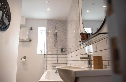 RiverTree House - Photo 3