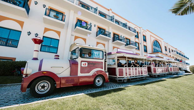 Parada del tren turístico de Tavira