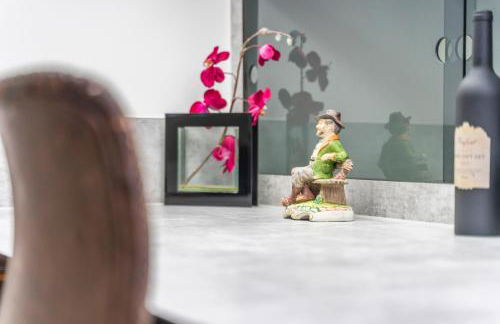 Exquisite 2-Bedroom Penthouse-Sleeps 7-Free Parking with Workspace & High-Speed WiFi - Foto 35