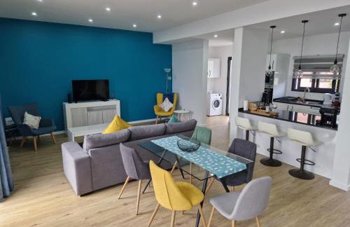 B - Elegent 2 Bedroom Modern Townhouse - Foto 6