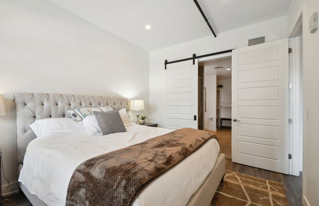 Brushed & Bold | RiNo Art Lofts - Foto 4