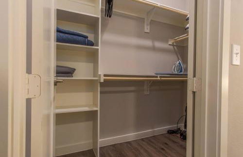 Boulevard Stays Pool Gym Parking 1BR King Suite C - Foto 15