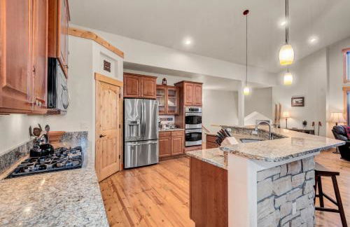 BEST VIEWS! Luxury Mountain Home - Saltwater HotTub, Firepit, BBQ- Close to SKI, Red Rocks - Foto 14