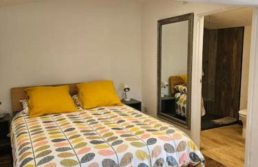 Treetops Lodge, private Cornish hideaway, parking, garden - Foto 6