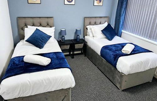 LushStay Telford - Families, Contractors & Group of Friends, long term stay - Photo 8