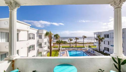 Oceanfront Elysium with a pool - Photo 1