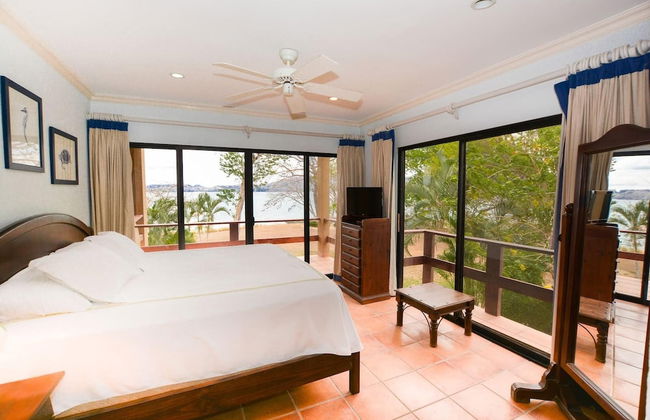 Elegant 3BR Beachfront Condo with Spacious Interior, Ocean-View Terrace & Direct Access to Playa Flamingo - Photo 3