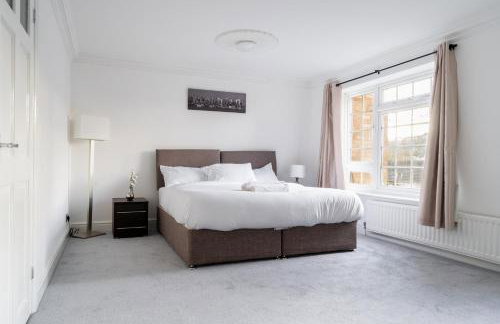 Purley House-Sleeps 8-Near Gatwick-Games Room - Foto 4