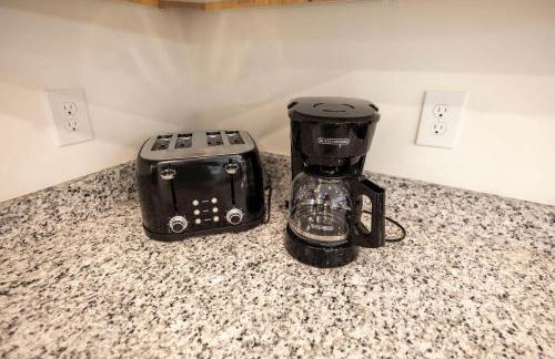 4 Min to Downtown - 10 Min to Elon - Washer and Dryer - Foto 33