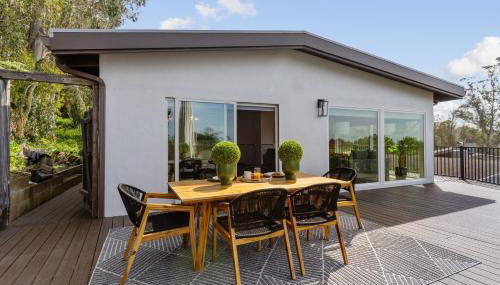 Serene Oceanview Escape with Expansive Deck home - Foto 4