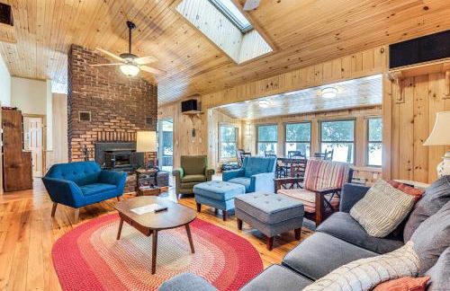 Waterfront North Hero Home with Screened Porch - Foto 1