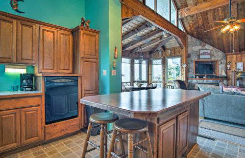 Lakefront Montague Cottage with Deck and Beach! - Foto 11