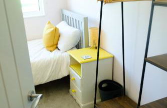 The Wave Cottage - 3 Bedroom with off road Parking for 3 Cars or Vans & EV point - Photo 43