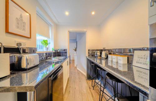 Stunning 1 Bedroom 4 Guest Flat by Anfield Stadium - Photo 13