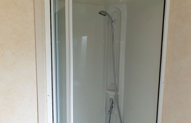 3-bed Caravan in Walton on the Naze - Photo 16