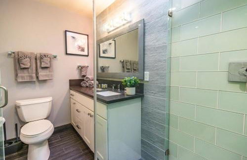 Gaslamp 2BR Upscale Queen Beds with Smart TV - Foto 5