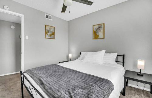 Fresh and Modern 2BR with Gym and Pool - Foto 12