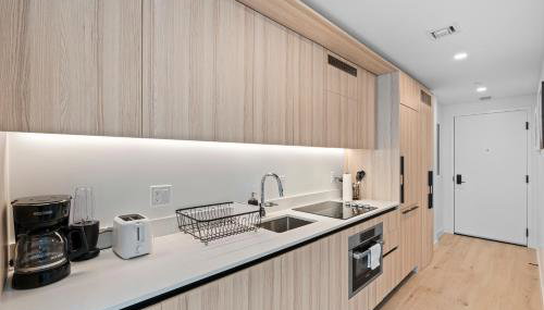 Prime Location Condo at District 225 Downtown - Foto 3