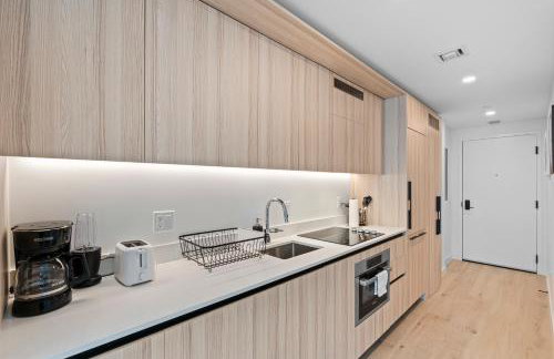 Prime Location Condo at District 225 Downtown - Foto 3