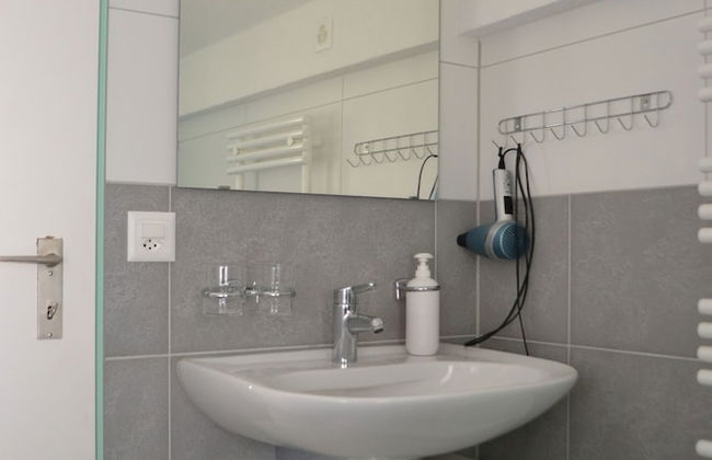 Two-bedroom Apartment for 4-5 Guests With Lake and Mountain Views - Foto 11