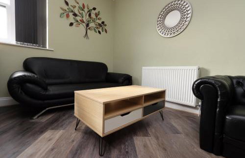 Modern Comfort 4 Bedrooms and Great Location - Foto 13