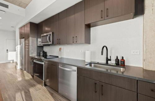 Chic Channelside Studio with High-Rise Views - Foto 3