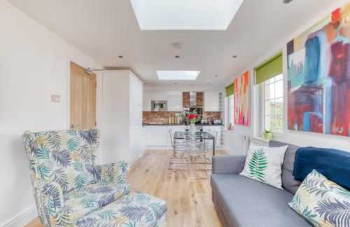 Central Bright 3 Bed Flat with Pool & Parking - Foto 2