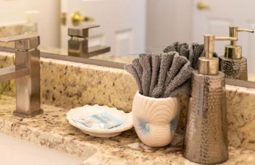 Beautiful Lake View Pool House Brand new Hot Tub - Foto 44