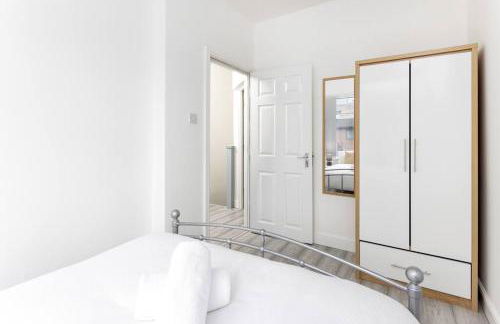 Flatzy - Modern 3 Bedroom Home in City Centre - Foto 7