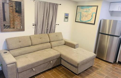 Vintage Uptown Hidden Gem, Walk to Everything New Renovation! - Photo 4