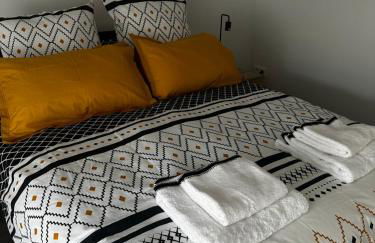 leBel endroit 145m2 , terrain et terrasse de 350m2 au coeur des commerces ,à proximité de la mer et tous services inclus - Photo 9