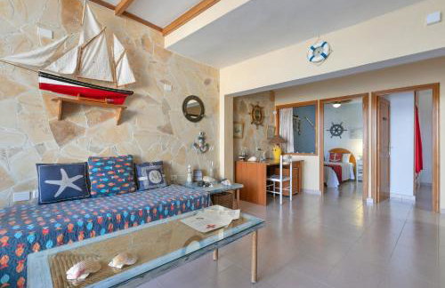 Seaside House With Heated Pool - Photo 17