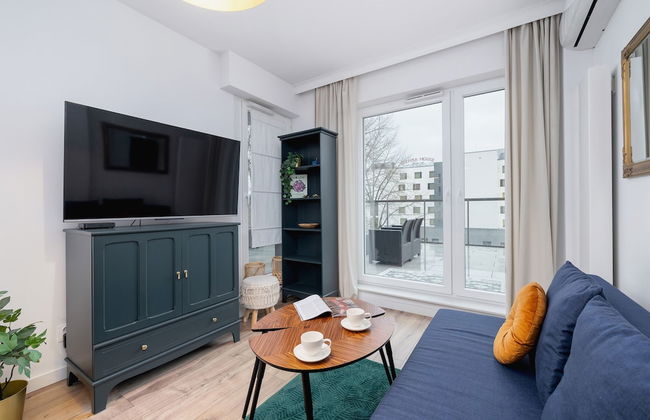 Apartment With Large Balcony by Renters - Photo 26