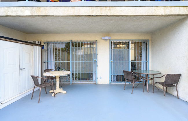 Modern Cozy Retreat Stylish Stay With Patio Parking - Foto 12