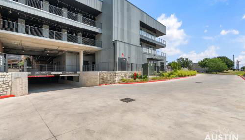 Pool Boxing Gym and Live Music Drinks 2BR 2BA S Austin Condo By Austin Vacay - Foto 2, Other