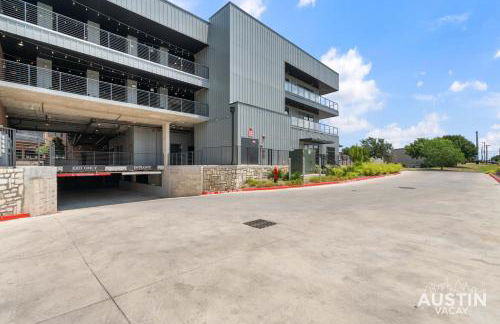 Pool Boxing Gym and Live Music Drinks 2BR 2BA S Austin Condo By Austin Vacay - Foto 2