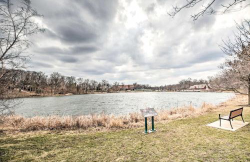 Home with Office and Yard 25 Mi to Downtown Chicago! - Foto 38