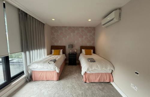 Cooden Beach: 4BD Retreat with Cinema - Foto 30