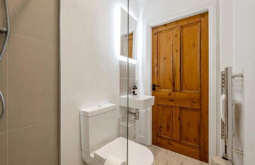 Stylish City Apartment Sleeps 6 - Foto 8