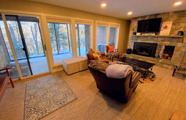 A1 Luxury Bretton Woods Ski-in Ski-out Townhome Next to Beginner ski Area Fast Wifi Keyless Entry - Photo 20