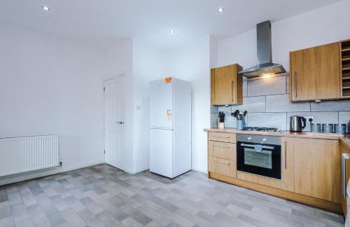 Modern 3 Bedroom House Perfect for Short and Long Stays - Foto 28