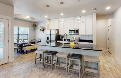 Tanglewood Retreat | Updated house in Spring Branch with a large yard - Foto 9