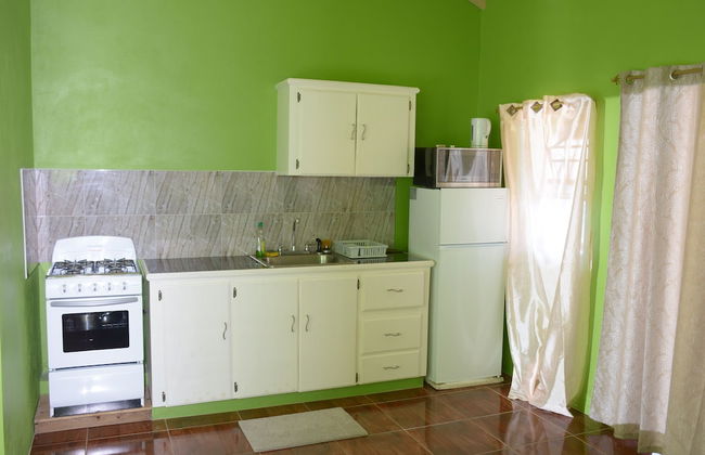 Hillview Apartments and Vehicle Rental - Foto 11