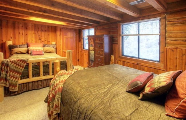 Log Cabin on the Stream - Photo 4