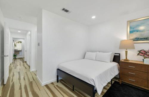 Arlington Entertainment District Home Green & White Door - Foto 6